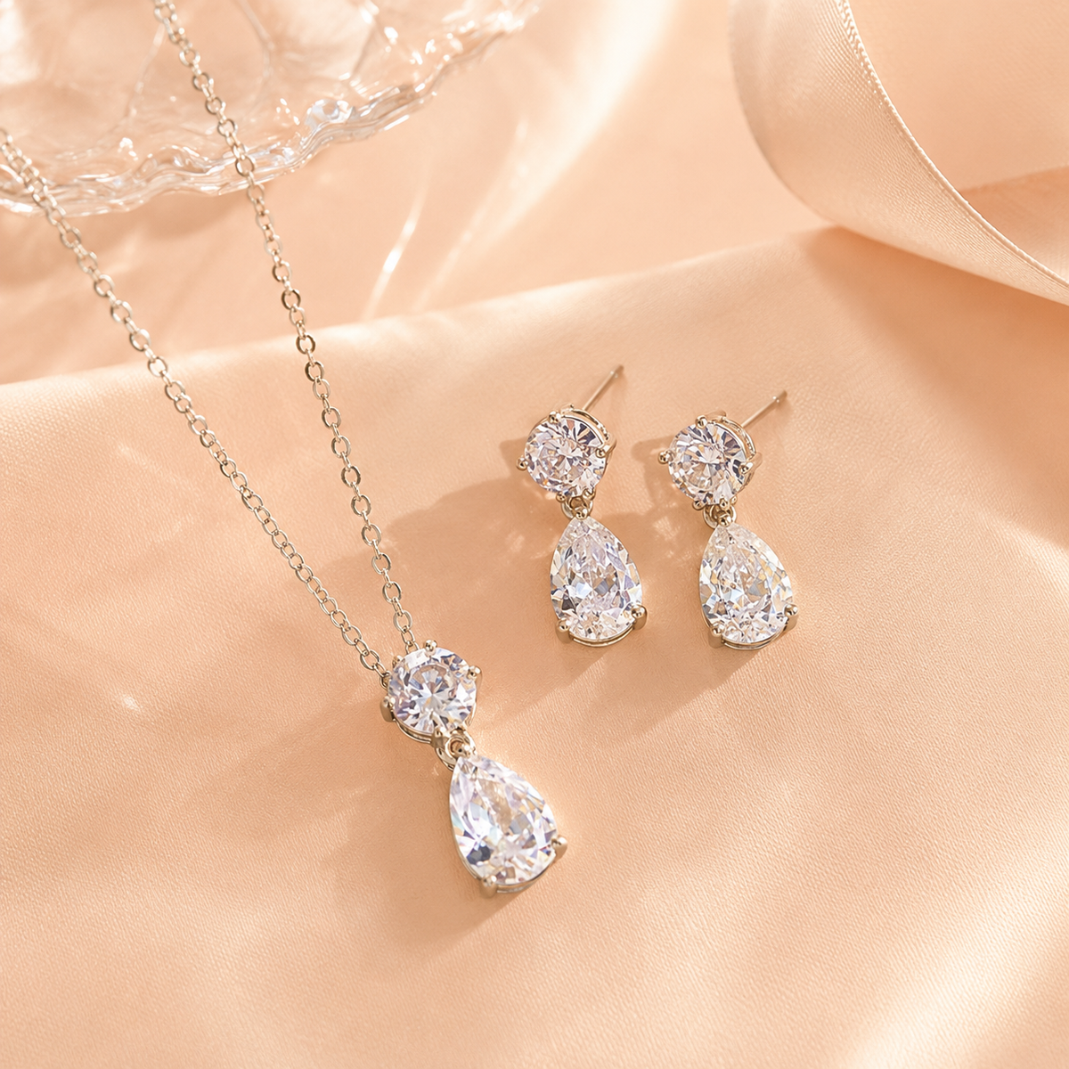 Set Collana e Orecchini Goccia d'Acqua - raffinati e alla moda con zirconi
